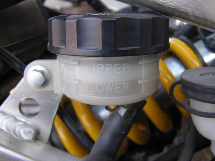 Honda CBR600F4i 06 - service maintenance