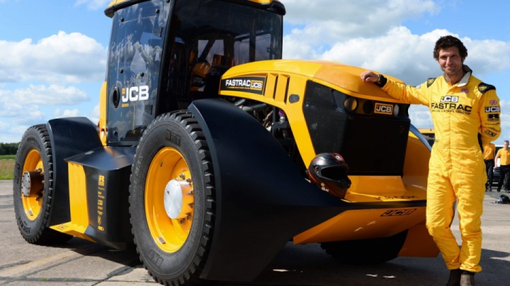 Video: Guy Martin smashes British tractor speed record in JCB Fastrac