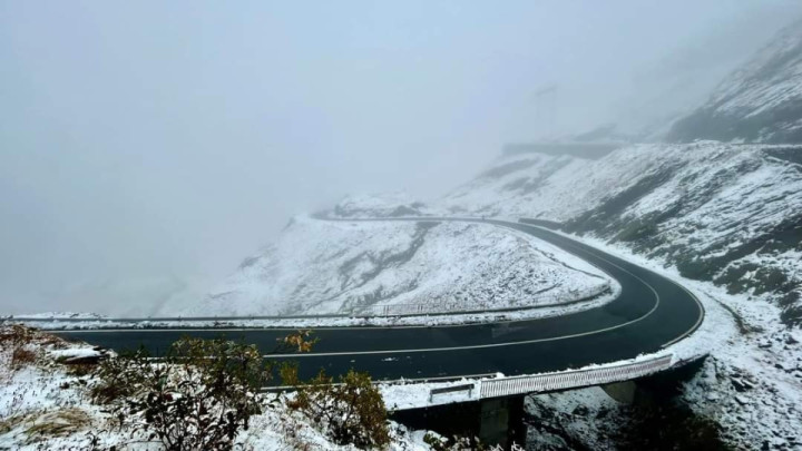 What an amazing road, even in snow and cold rain!