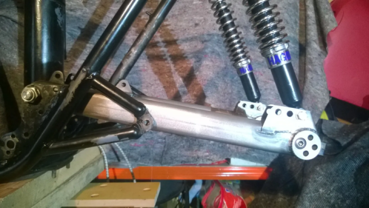 The new fork legs are 86 cm from top of the leg to the centre of spindle.