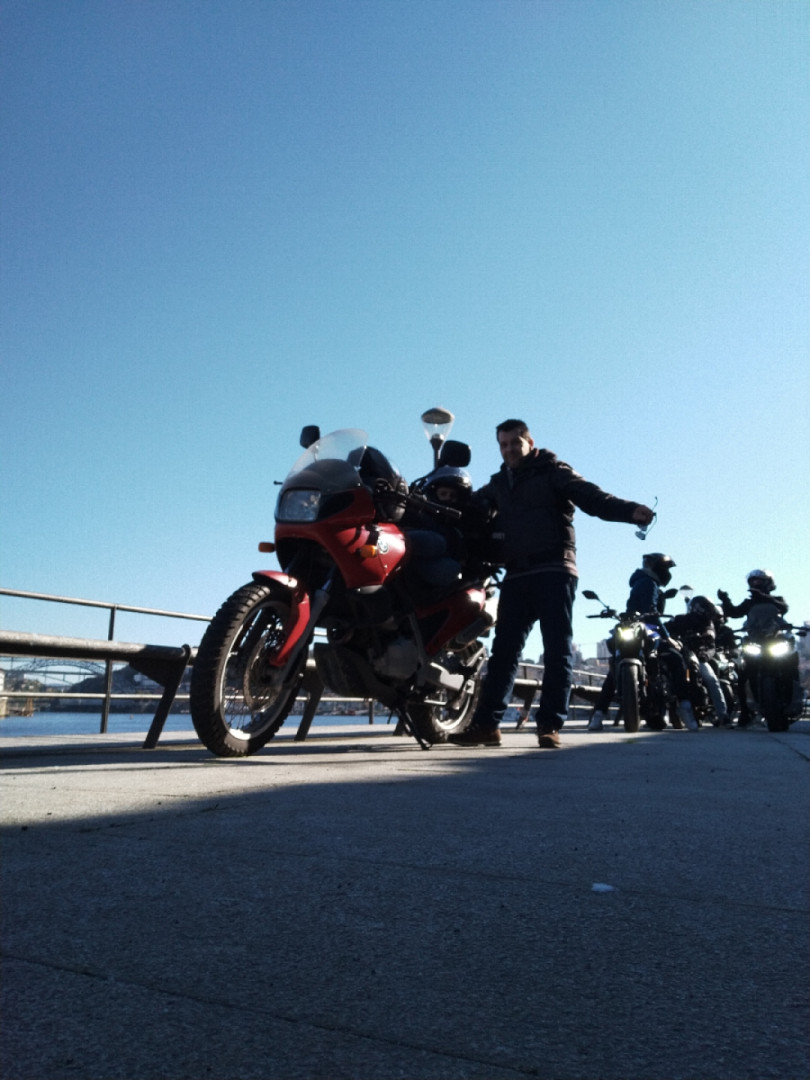 Sunday morning motorcycle generating at Cais de Gaia