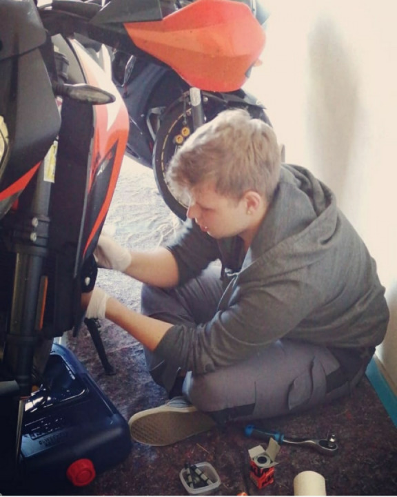 Oil change + new tires on My 690 Duke R