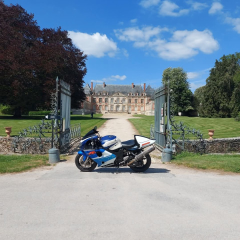 Today, a short stroll through the south of the Île-de-France region,