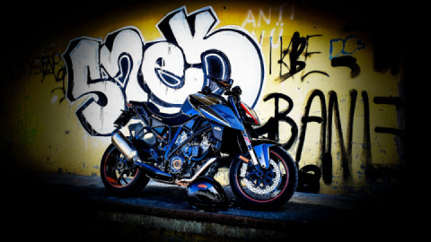 So eine LKW-Laderampe kann für so einen alten Mann ganz hilfreich sein.???️