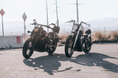 If anyone is looking for professional photos of their bike I’m banging a photographer hit me up?