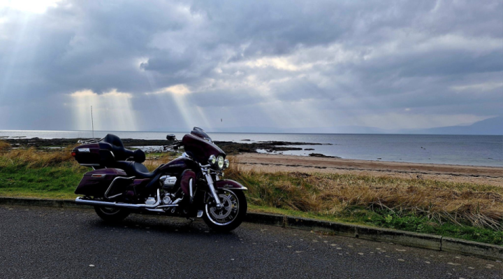 Couple of hours rumbling aboot some local roads in Ayrshire. Warm it was not but good to be oot.