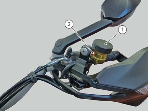 How to drain water from the clutch hydraulic circuit