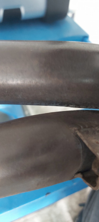 Took the headers out for a clean and found a that they are cracked...