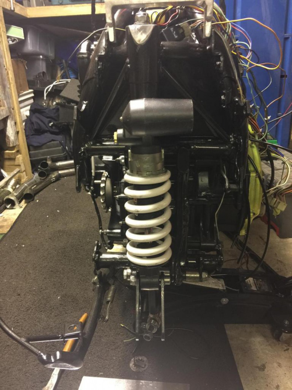 How i building GPZ900 (Part Kawasaki GPZ 900R on motoridersuniverse.com