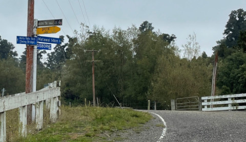 Auckland, rotorua, lake waikaremoana, gisborne, rere falls, motu rd, napier