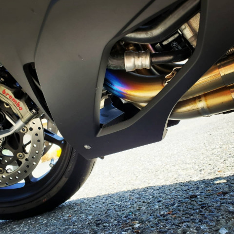 The titanium Akrapovic headers are starting to get that blue & purple coloring?