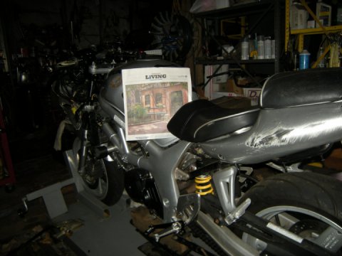 "No regerts" 2002 SV650 build -patr 1