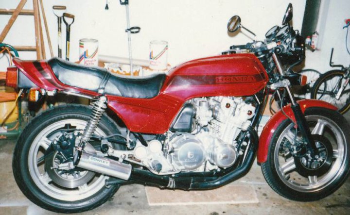 Honda CB750F RC Replica.