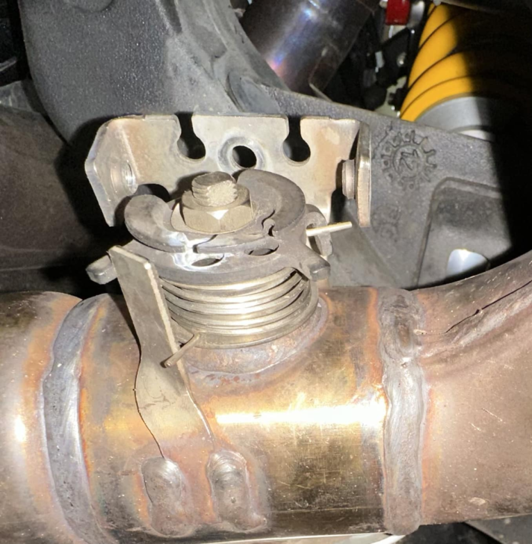 Exhaust valve question for an 848 SF: