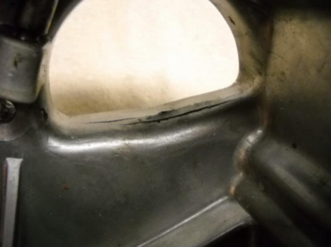 Damage to the starter acces hole, the compensating sprocket & chain tensioner