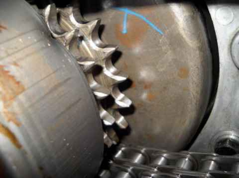 Note the chipping on the edge of the compensating sprocket engaging thingy