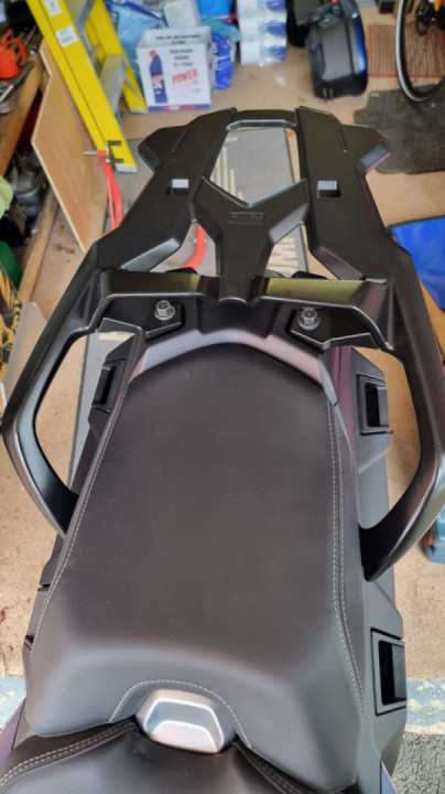 Givi V47 box installation