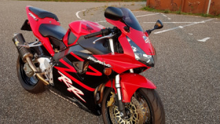 Honda CBR 954RR Fireblade - Blade on Wheels