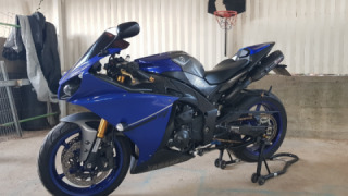 Yamaha YZF R1