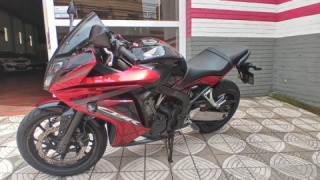 Honda CBR 650F - Red velvet