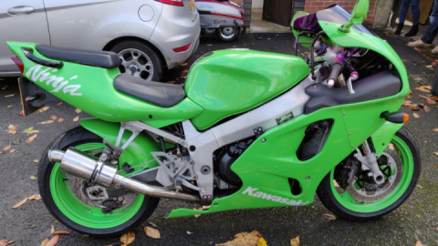 Kawasaki Ninja ZX-7R motorcycles — on MotoRidersUniverse