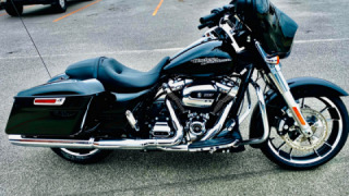 Harley-Davidson Street Glide - Negra