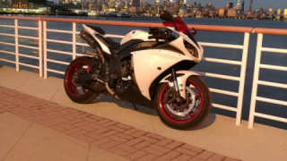 Yamaha YZF R1