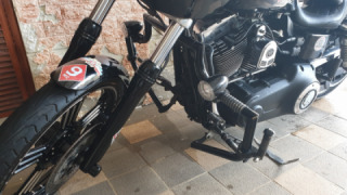 Harley-Davidson Wide Glide - Itim na Kalabaw