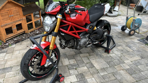 Ducati Monster 1100 - Monster owned by thst