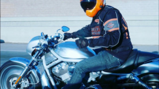Harley-Davidson V-Rod - silver bullet