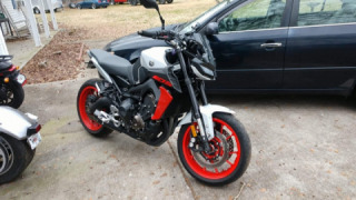 Yamaha FZ-09/MT-09 - April