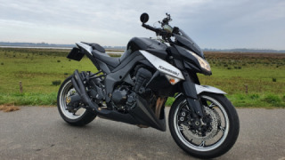 Kawasaki Z1000 - Black and grey