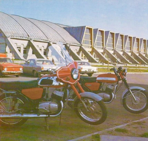 Motorcycles Jawa 350 typ 634-6 and Jawa 350 typ 638-5.