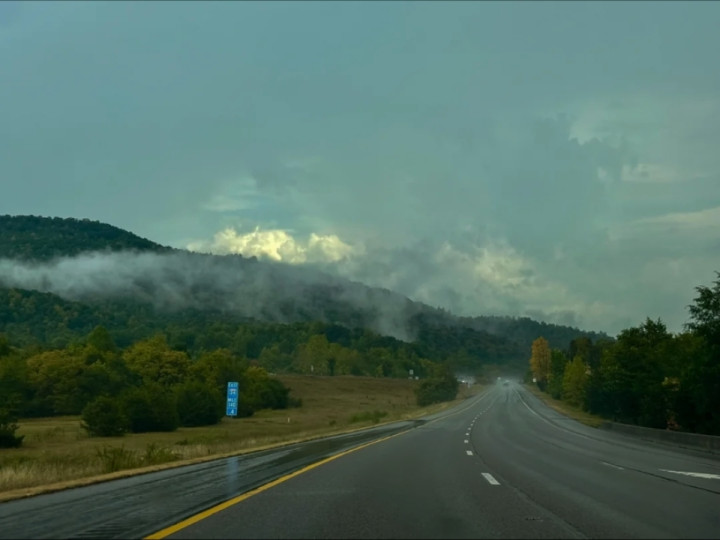 Misty afternoon on Interstate 24