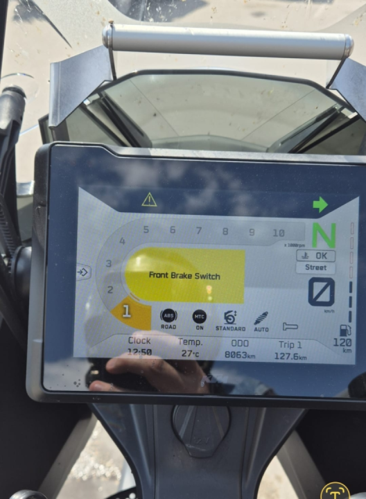 What could it be, it lights up, it goes out, it doesn't show any errors