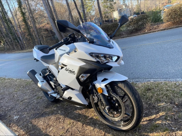 Such a nice day riding by the lake