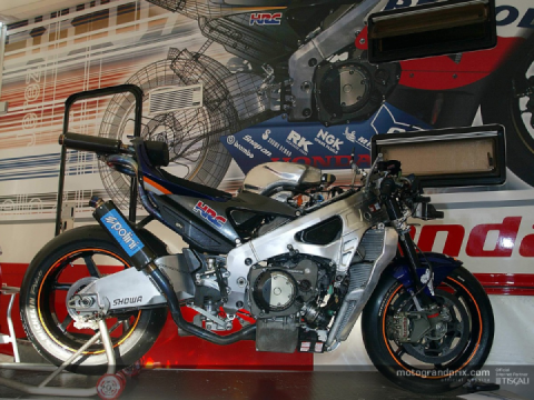 THE SECRETS OF MOTOGP WITH A FIVE CYLER ENGINE