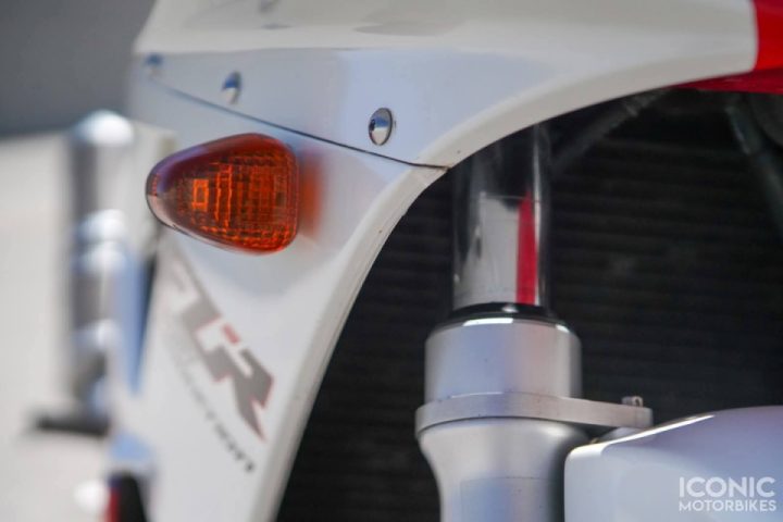 FZR 400 SP  400cc, 4 cylindres, 14 000 tr/min… Respect aux vrais 