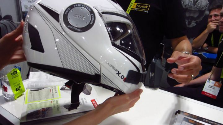 Devices for motorcycle helmets