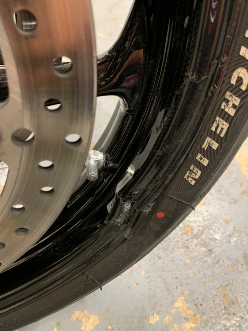 Broken s1000rr carbon fiber wheel