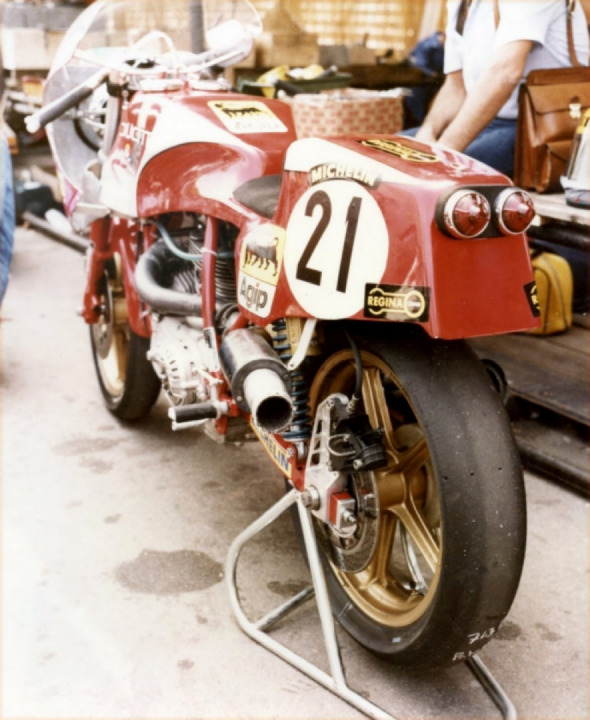 Palomo-Morante bike on boxes pic by Joan Segura