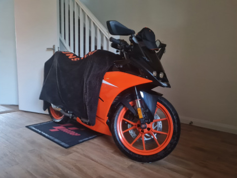 She does the eyes again , Sunstorm wants to stay out ?