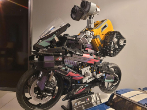 What a crazy! Wall-eeee on BMW