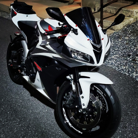 Is there a way to post videos on here without it being from YouTube?? ???