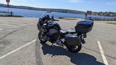 Just passing by on a beautiful day.✌️