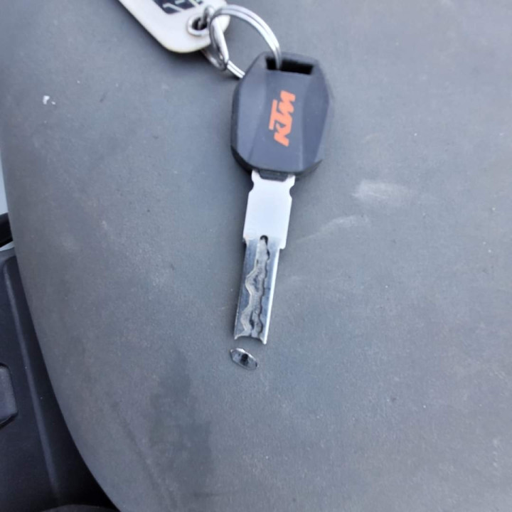 When you think to use your key as a screwdriver... DONT !
