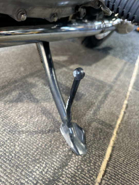 Pegs and side stand weight saving