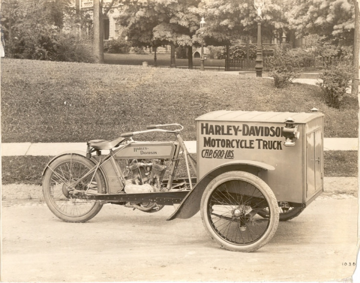 History of creation "Motorcycle Truck" from Harley Davidson.