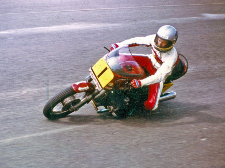 6-Hour Race, coming over Bitupave Hill into The Loop at Amaroo Park