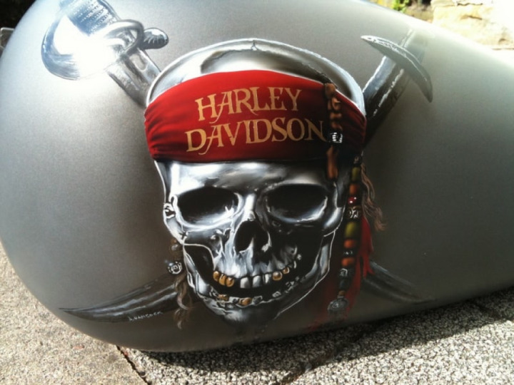 Pirates airbrushing for motorcycles